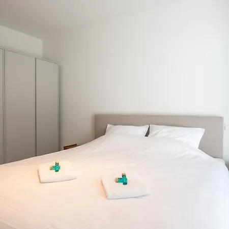 Apartman Wonderful New By The